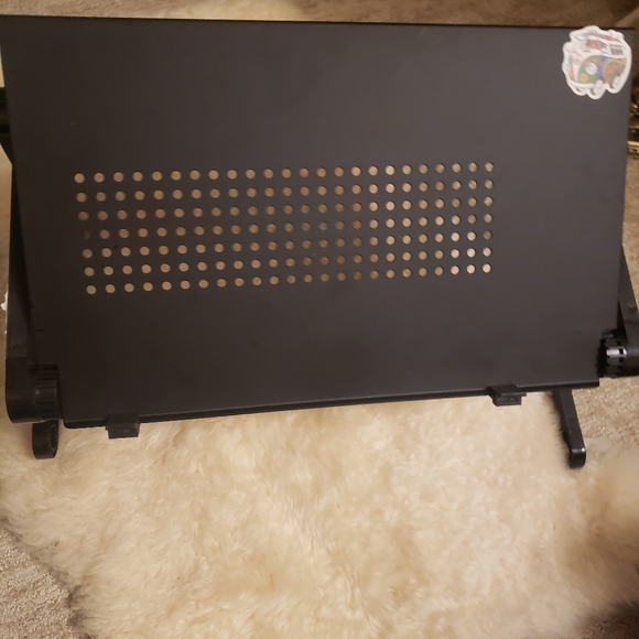 Laptop stand table holds up to 16 inch laptop - Picture 2 of 8